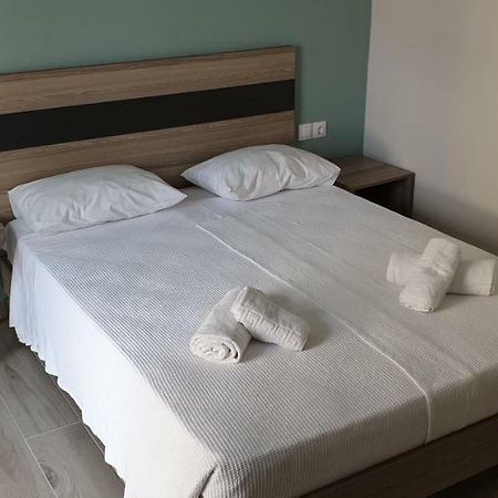 Ferienwohnung Chriselia 1 Nea Roda Exterior foto